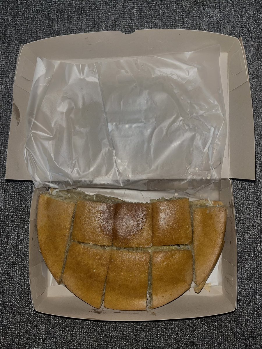 xAvellesch's tweet photo. cara membuat martabak mudah dan praktis di rumah:

1. campurkan tepung, gula, ragi, dan air, lalu aduk hingga menjadi adonan.
2. diamkan adonan sekitar 30–60 menit sampai mengembang.
3. tuang adonan ke wajan panas dan masak hingga muncul pori-pori.
4. taburkan gula, lalu masak sampai matang.
5. olesi mentega, beri topping sesuai selera dan lipat.
6. order di shopeefood.

selamat menikmati, ol.
