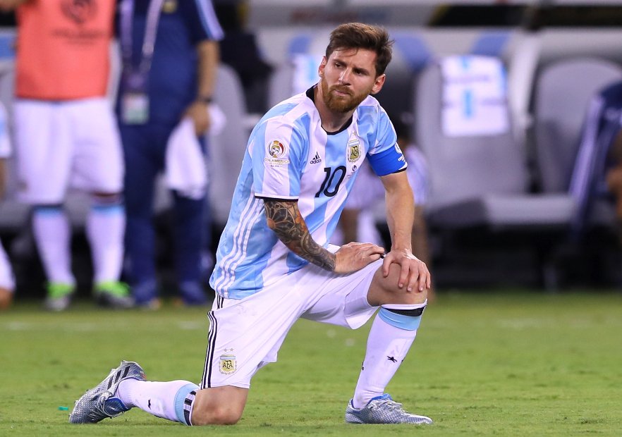 PrensaFutbol's tweet photo. 🇨🇱🥇VIDEO | La noche en que La Roja retiró a Messi: Se cumple una década de Chile campeón de Copa América Centenario.
https://t.co/OmyThQNv2t https://t.co/1JIZbEeeIc