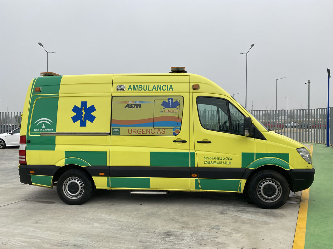 AxarquiaInforma's tweet photo. Hoy, Emergencias 112 recibía una llamada de un vecino para informar de que habían sacado del mar a un hombre que no respondía, en #TorredelMar.

Los servicios operativos y sanitarios acudieron al lugar, y solo pudieron certificar el fallecimiento de un varón de 65 años. https://t.co/PiEsJlyFOP