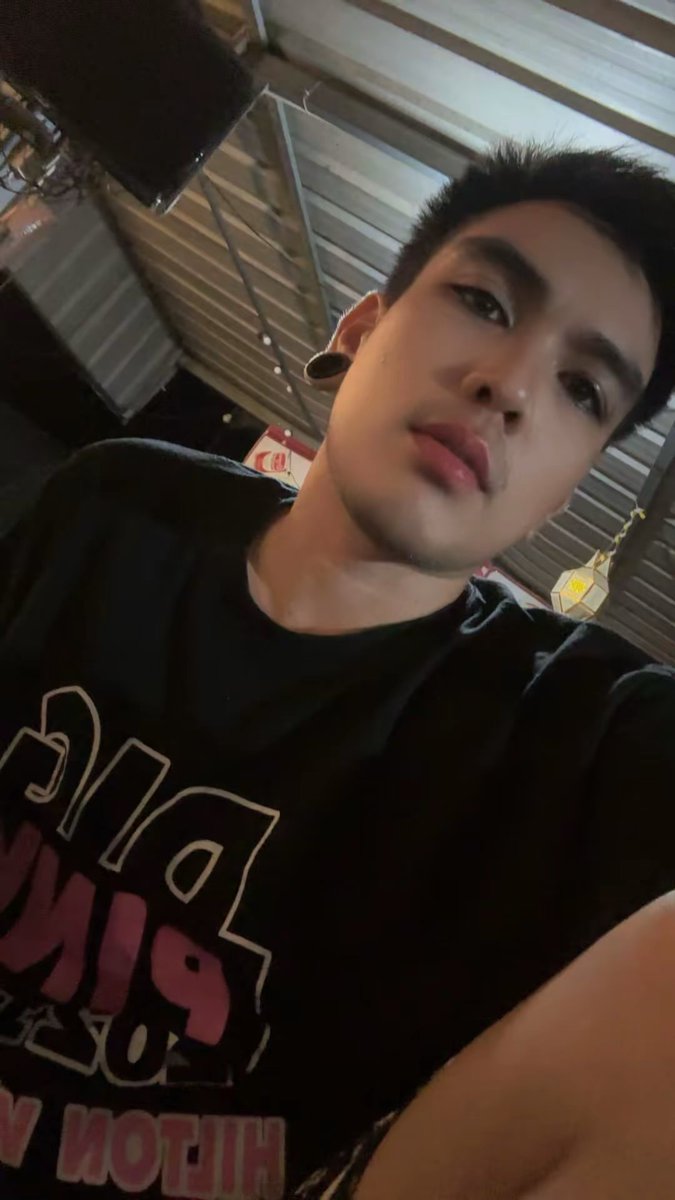 sayfa1992's tweet photo. กลางคืนไม่นอน กลางวันไม่ตื่น #สิงห์บุรี #วัยรุ่นสิงห์บุรี https://t.co/vVUKDqiag1