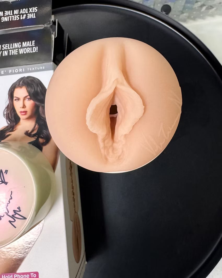 2 pic. Get your personalized sign on your fleshlight ..and get a taste of the real feeling 🍓😘 👉 https://t.co/mxbAqqqQpV 💖 https://t.co/oJX3JNApJF