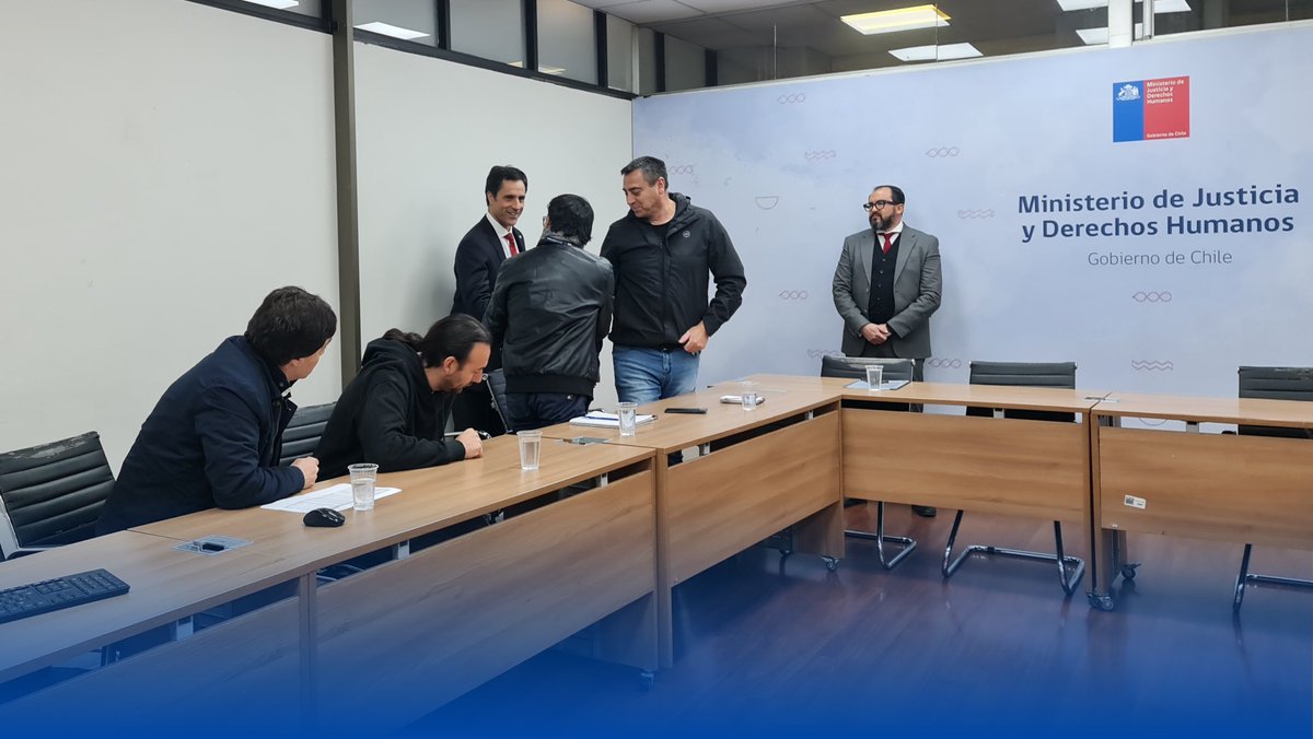 anefchile's tweet photo. La #ANEF acompañó a la #ANFSML en una reunión con el subsecretario de Justicia para exigir participación vinculante en la mesa sobre el sistema de turnos del Servicio Médico Legal y resguardar los derechos de 186 funcionarias y funcionarios ante posibles perjuicios económicos. https://t.co/u78aYp0XRm