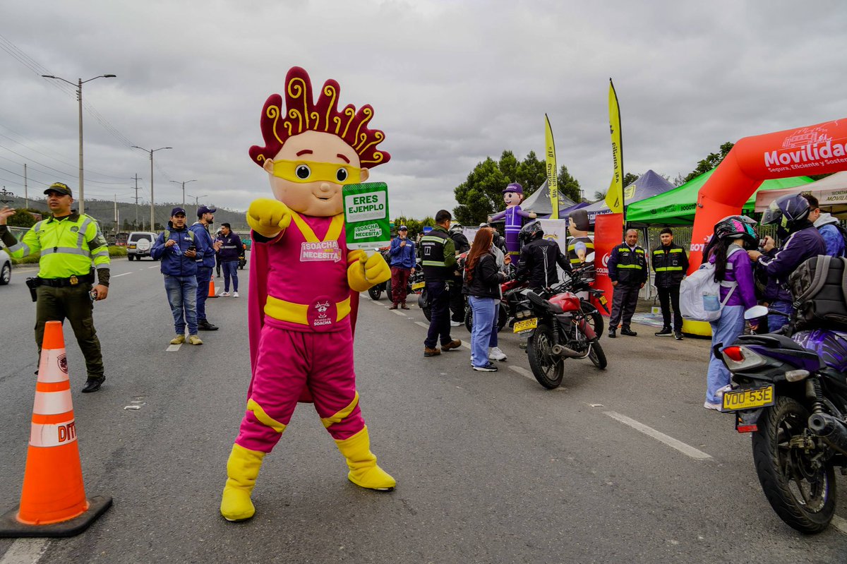 ARMovilidad's tweet photo. !2.204 actores viales sensibilizados en una sola jornada¡ 🙌🏾
Ese es el récord que alcanzamos en el #PuntoSeguroRegional de la #AutoSur, demostrando que la prevención y la pedagogía también salvan vidas, especialmente en uno de los puentes festivos con mayor movilidad del año. https://t.co/1MoOuYth6E