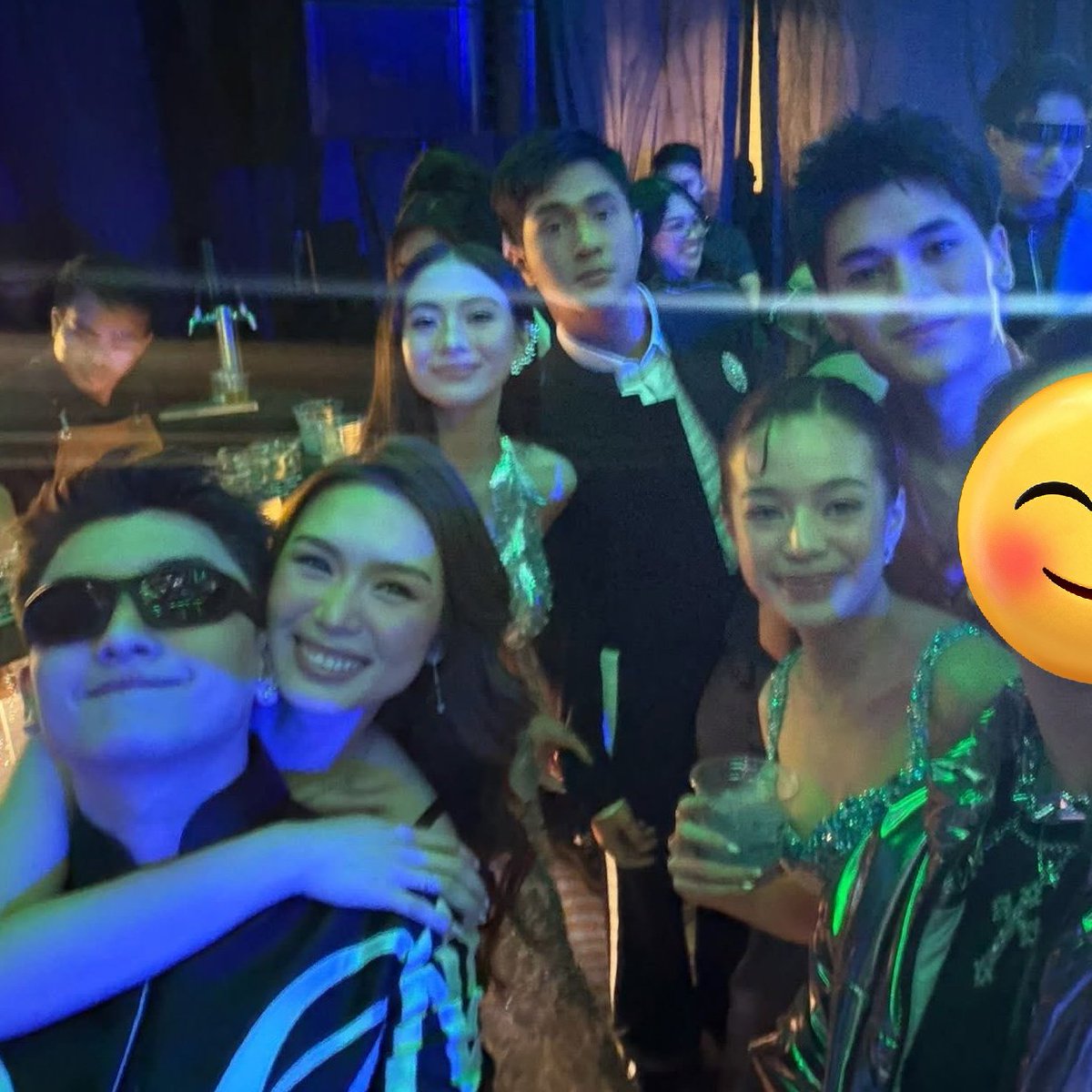intodcyuu's tweet photo. finally, they're complete dustbia, jmfyang, and franseth in one frame cuties! dudu kapamilya yarn haha

       from this.                               to this. https://t.co/zzR98jb1mJ
