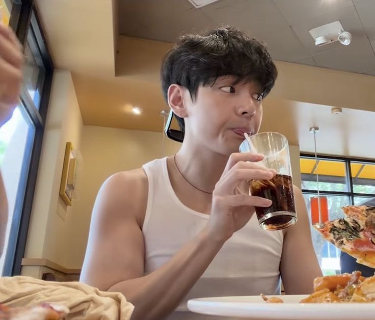 Seonghwz's tweet photo. Update dulu yang abis ngopi https://t.co/FMd3NSYpm0