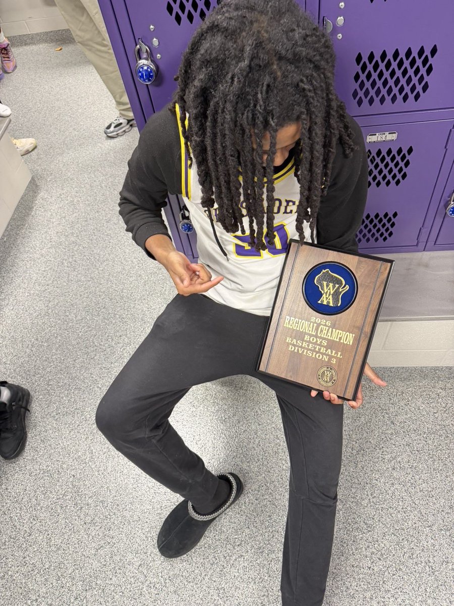 Deeon2027's tweet photo. For those who don’t know my junior year came to an end early unfortunately I tore my acl so I wasn’t able to play rest of the season or spring/summer but I been working and getting back step by step it been a long journey I’m built 4 it coaches I’ll be back for my senior year!!! https://t.co/FndqaTaPdL
