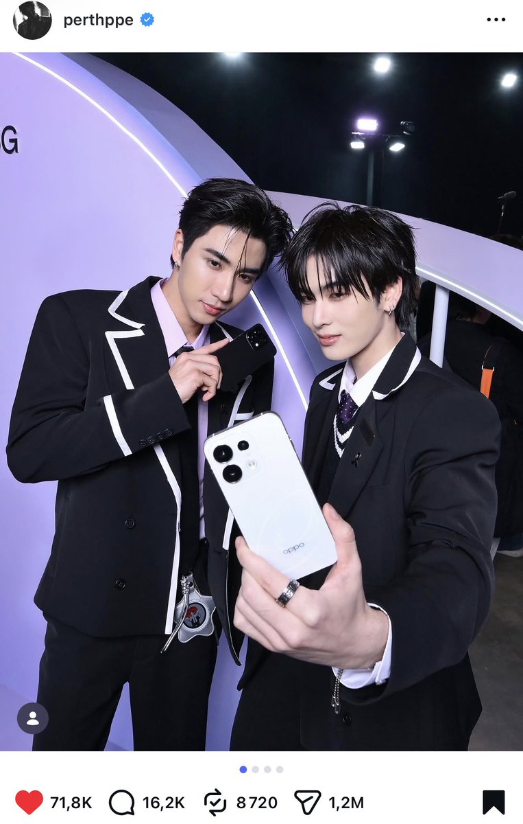 Nigmesn's tweet photo. Antis mocking our PS fandom for having only 20 fans? I'd literally slap them with: “Joke's on you, we're just 10”

Now, we need to find those 10 lost fans and drag them into our IG engagement group. Engagement is up, but it's still not enough to hit our target of 20k comments and 2M shares per post.

Join us here 🙏🏻
https://t.co/p3S5XOumJR

#PerthSanta #เพิร์ธแซนต้า #PerthTanapon #Santapp
