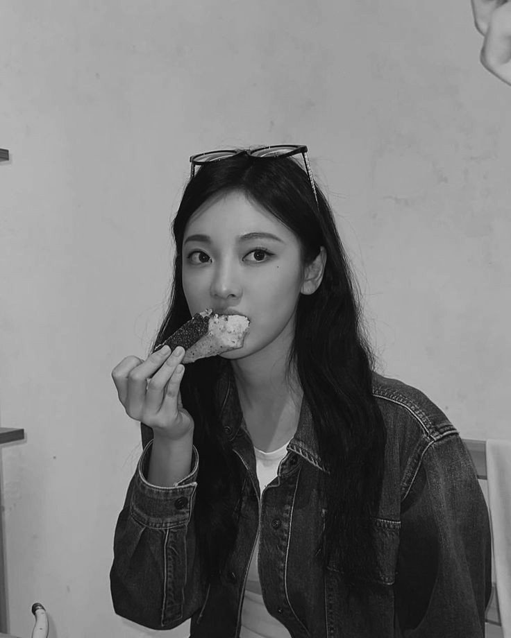 Anderapati's tweet photo. ㅤ
️️ ️️️️️️
#IvyOnADay | Today's photodump! Actually the ice cream is the winner. 💫
️️ ️️️️️️
ㅤ https://t.co/8cjon2Rbur