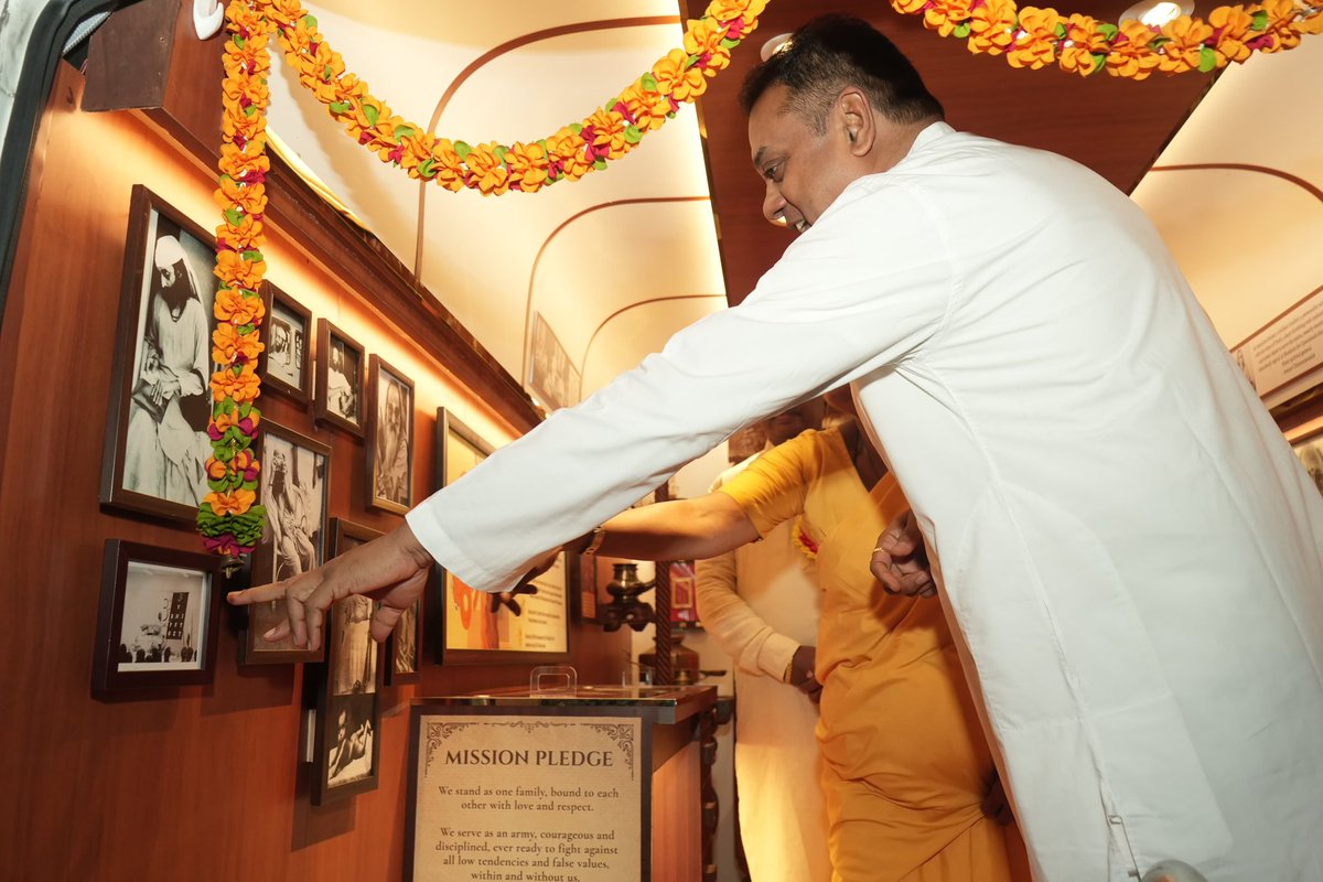 sambitswaraj's tweet photo. Reflecting on the extraordinary life and contributions of Pujya Gurudev Swami Chinmayananda Ji while visiting the Chinmaya Amrit Vahini exhibition.

His message of knowledge, character and selfless service remains as relevant today as ever, inspiring countless individuals to lead lives of purpose and value.