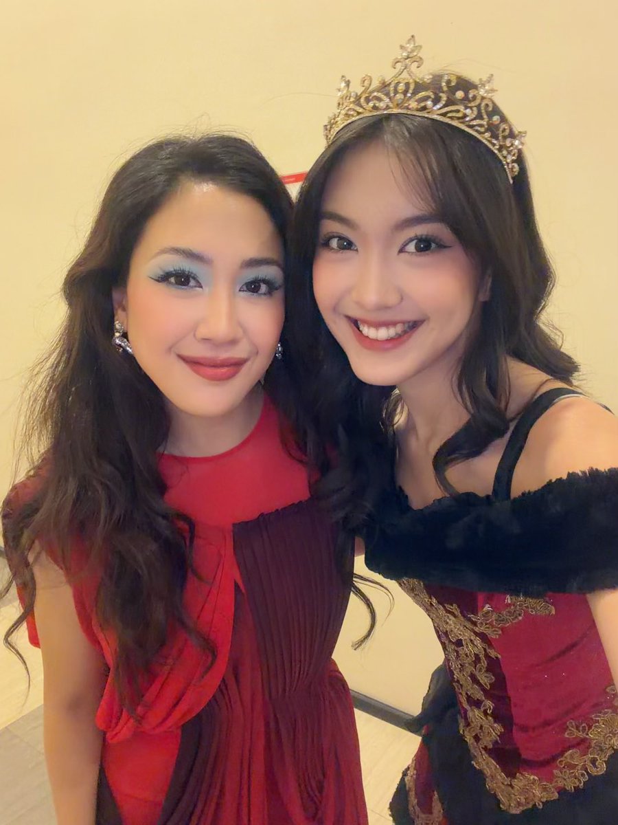 NagaGiny's tweet photo. Greesel bareng Sherina 😱 https://t.co/VF954oyciC