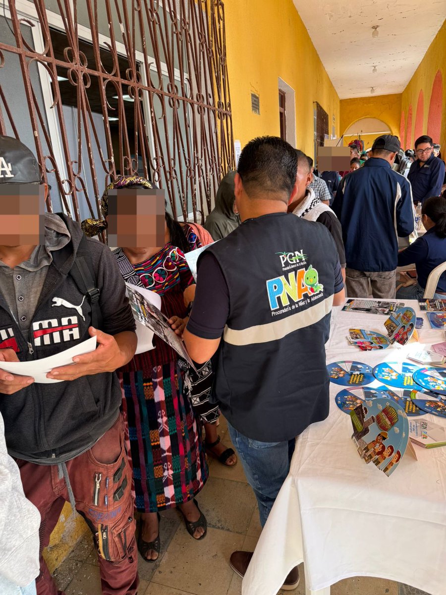 PGNguatemala's tweet photo. Si conoces algún caso de vulneración de derechos de niñas, niños y adolescentes, acércate y denuncia. Estaremos hasta las 3 de la tarde.
Tenemos servicio y atención más cerca de la población. ✨
#ExpoCAP #PGN #NiñezyAdolescencia https://t.co/UjixFpE8pE