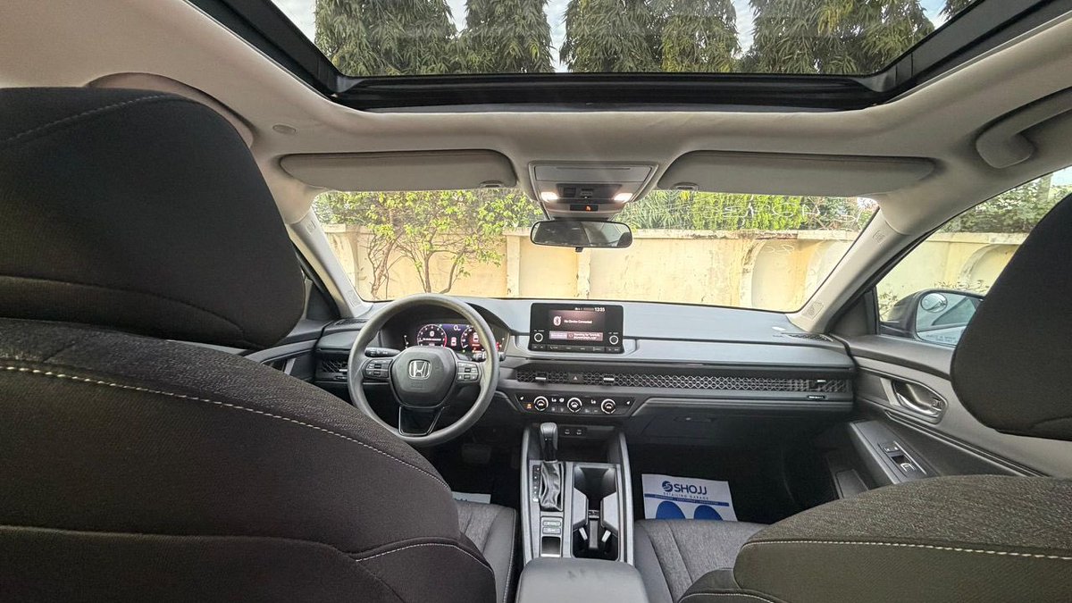 psgautos's tweet photo. 2023 Honda Accord EX
Keyless entry
Sunroof
Digital guage cluster
36k miles
Lane keeping assist
Collision avoidance
Cruise control
Blindspot sensor
Just cleared 
In Ghana
349k cedis https://t.co/g8tyleEYQA