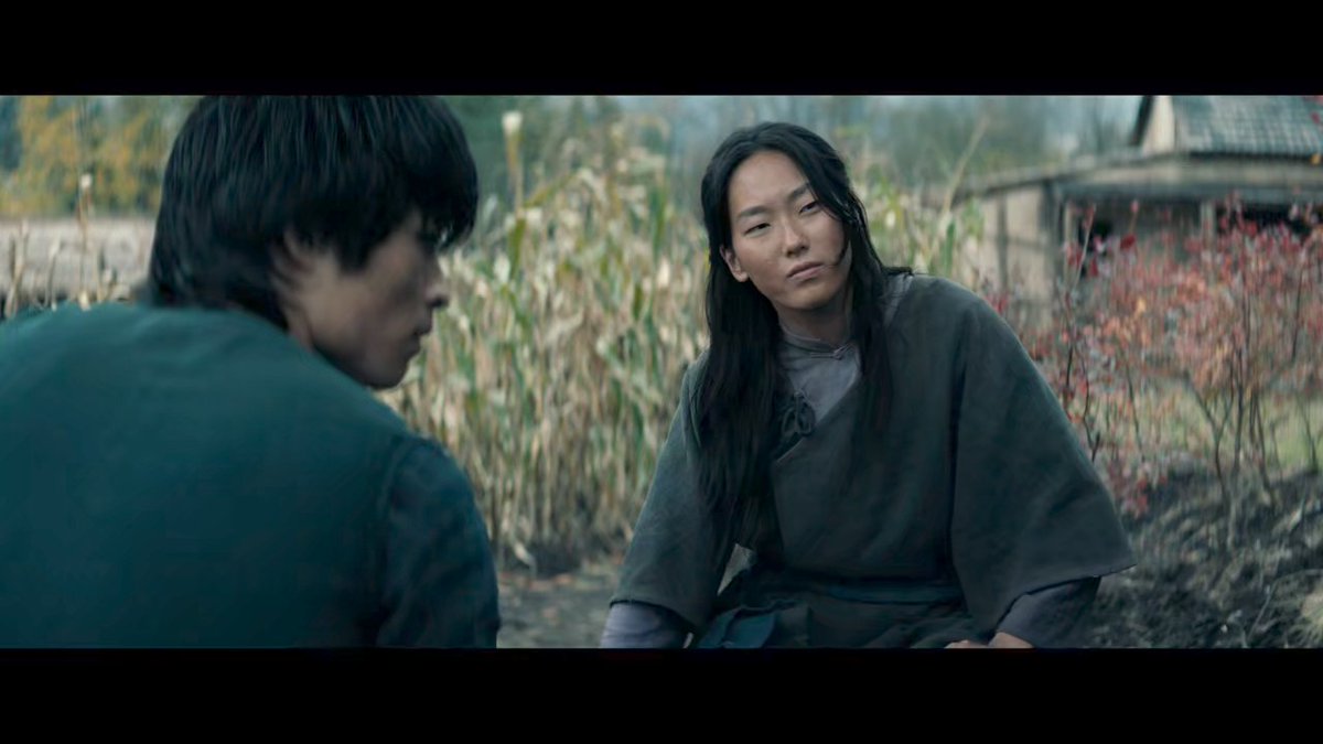 Codedgrim's tweet photo. It's so annoying that Netflix had someone that looks exactly like mai, had chemistry with zuko but chose to use her as a side character. https://t.co/oiHzXGxF4A