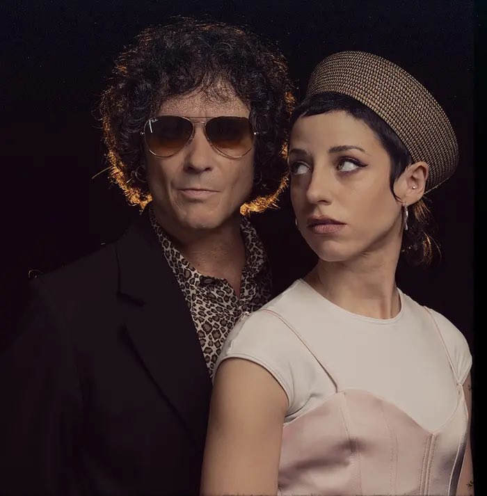 bunburyoficial's tweet photo. Travis Birds presenta "Todo o Nada", una colaboración con Enrique Bunbury que llega como un lanzamiento «independiente y excepcional» en su trayectoria reciente.

La canción ha sido concebida como «un momento de pausa, un respiro antes de emprender un nuevo viaje creativo. Una fotografia emocional de un instante concreto, compartida junto a una de las figuras más influyentes de la música en español…»

https://t.co/MShTlll67g