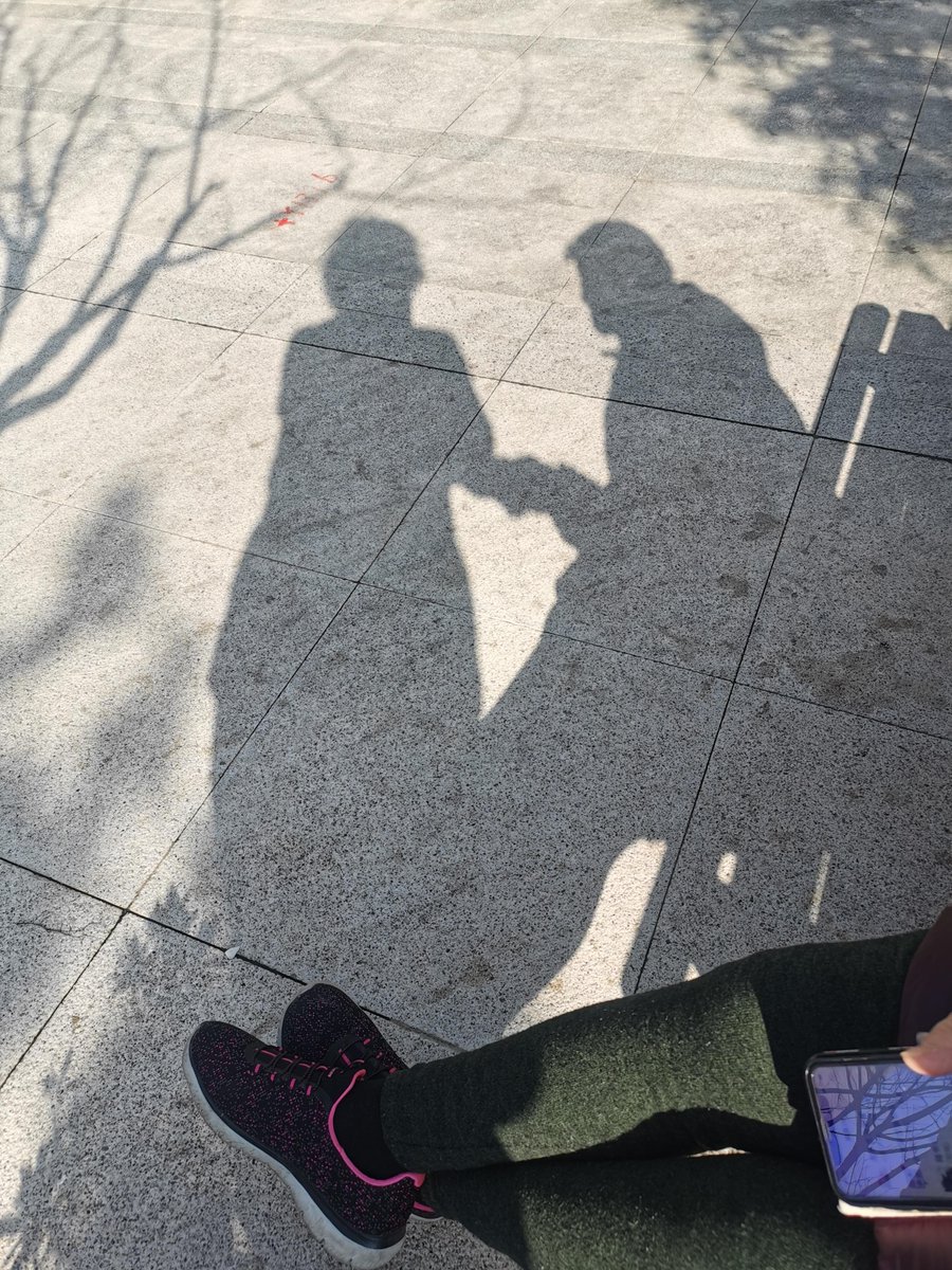 JosCleuton5's tweet photo. New to photography Start by mastering light—natural light at golden hour (1hr after sunrise/before sunset) creates warm, soft shots. Grab your phone first, no fancy gear needed! https://t.co/EgGkNFbs1N
