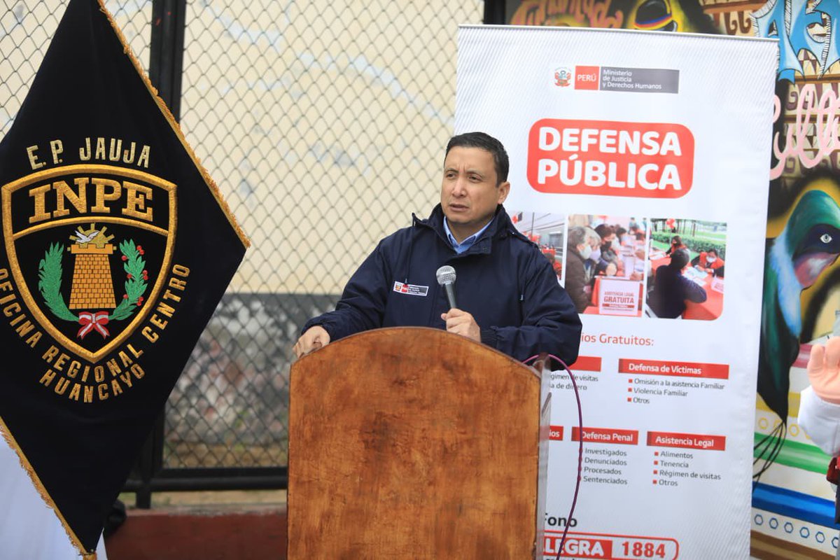 MinjusDH_Peru's tweet photo. “Ante la situación de los penales del país hemos optado por publicar un Plan de Deshacinamiento Penitenciario, que buscar generar egresos más rápidos de internas y de internos que podrían acceder a una medida alternativa, previo análisis y revisión de sus expedientes”, indicó el ministro Jiménez a las internas.