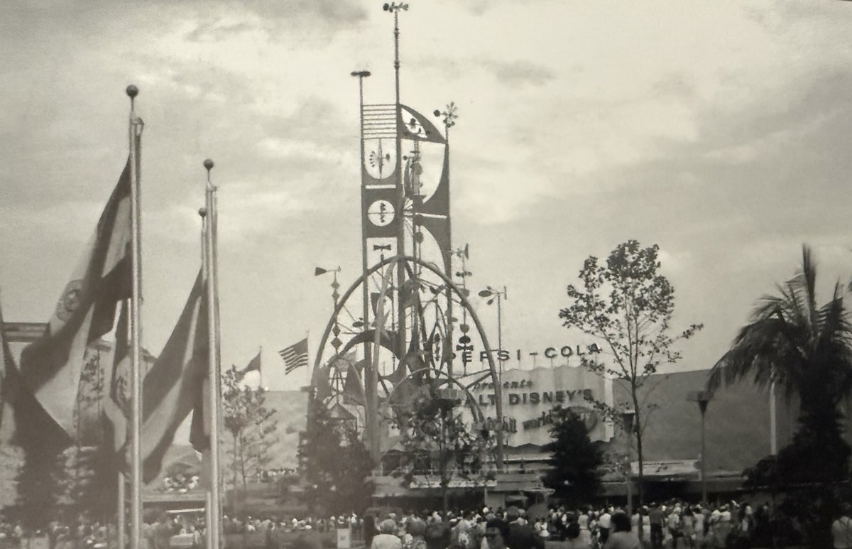 JimShull's tweet photo. #itsasmallworld at the #WorldsFair featured the Tower of the Four Winds serving as a directional way finder among the visual clutter. The show
building looked at a warehouse-because basically that is what it was. More on https://t.co/JDFWra3aI6 https://t.co/VLW7vQa03L