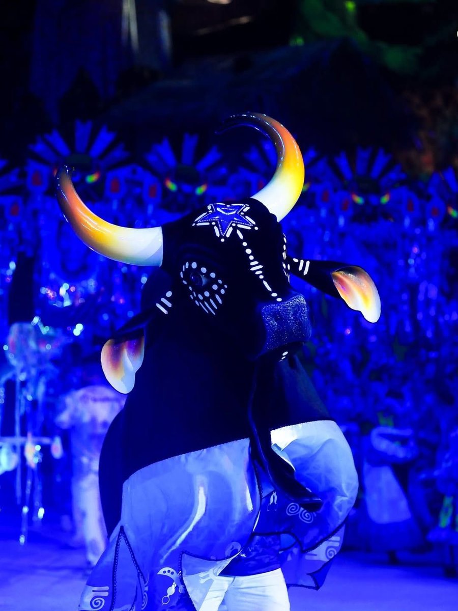 popzeiro's tweet photo. Hoje tem Festival de Parintins! Caprichoso e Garantido entram na arena com transmissão AO VIVO no YouTube da @tvacritica 💙❤️ https://t.co/VyaQoYYTDS