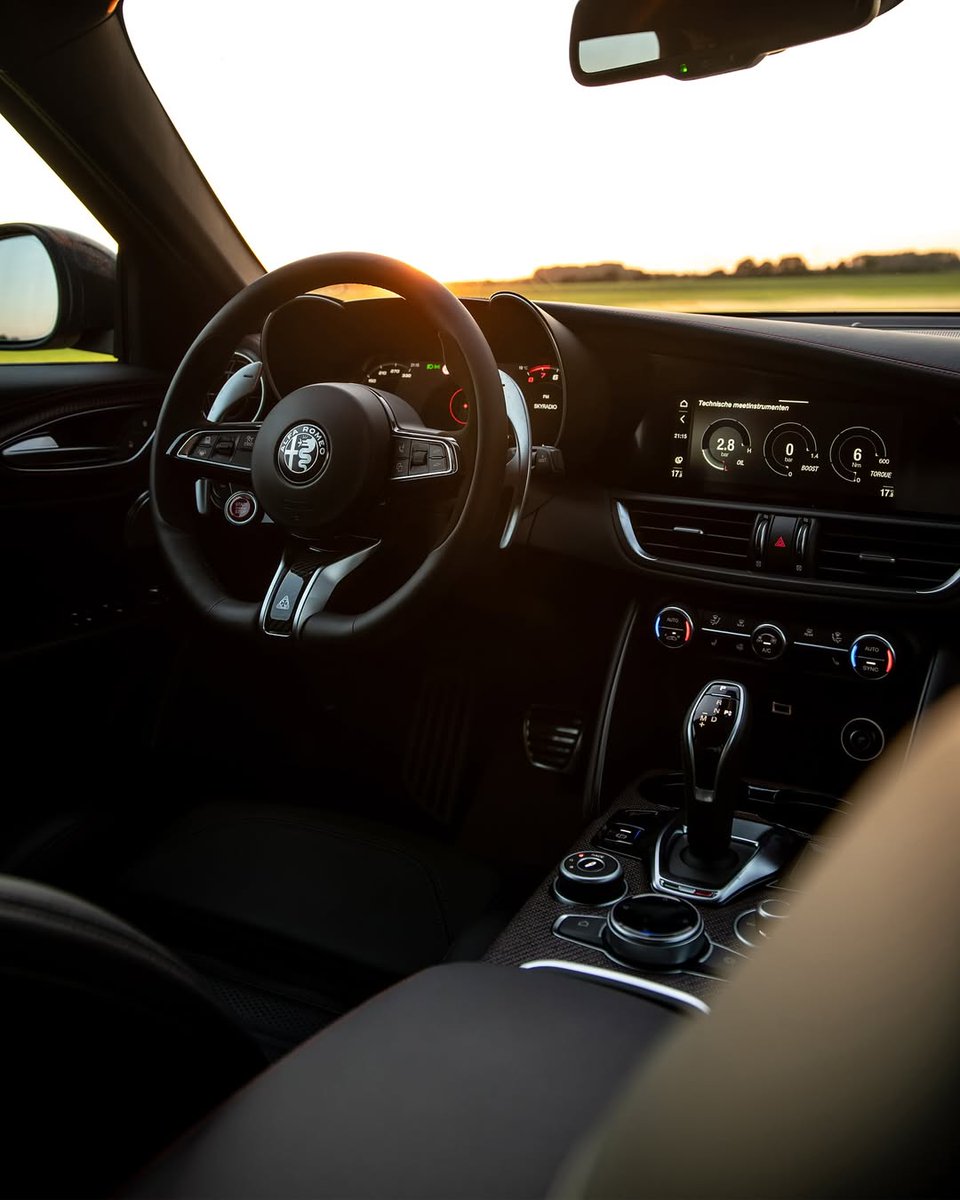 QuadrifoglioQV's tweet photo. Alfa Romeo Giulia 🍀 https://t.co/gBYVzGRjIc