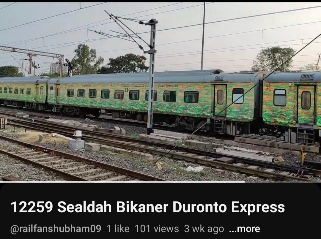 Sagnikkum45158's tweet photo. 1 out of 3 rake of 12259 SDAH BKN Duronto exp can be seen with 5-6 Duronto coaches.According to the train type and its fare one rake of Duronto is much needed to be back in its Uniform @EasternRailway @drmsdah @RailwaySeva is requested to please look into like Amrit Bharat trains https://t.co/tE0ZBns2L6