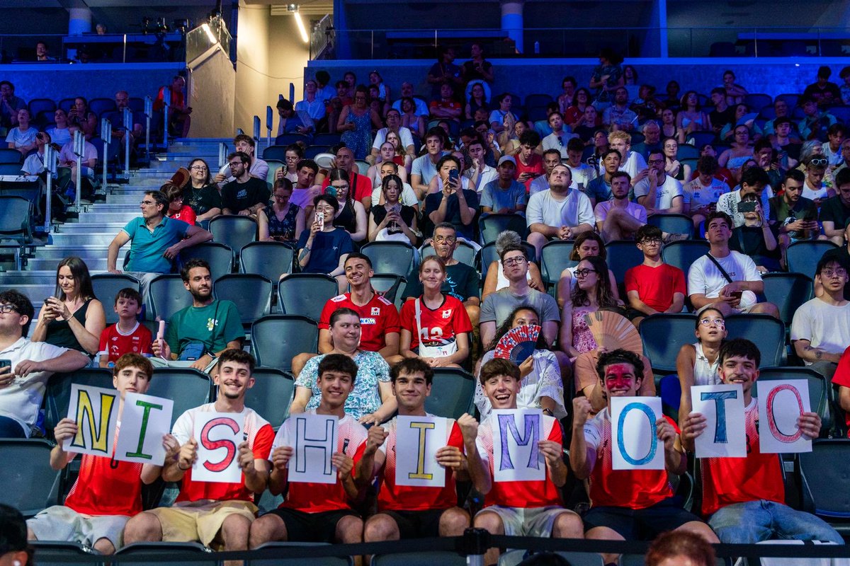 VolleyActu's tweet photo. On a des fans de Nishimoto dans les tribunes ❤️

📸 volleyballworld https://t.co/jP7wVH8zZg