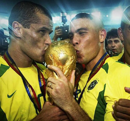 Ziul_Costa's tweet photo. @rental_freedom @LOliveira_2003 @SportsGenial Ok, Brasil pentacampeão! https://t.co/lYPHgRpsbj