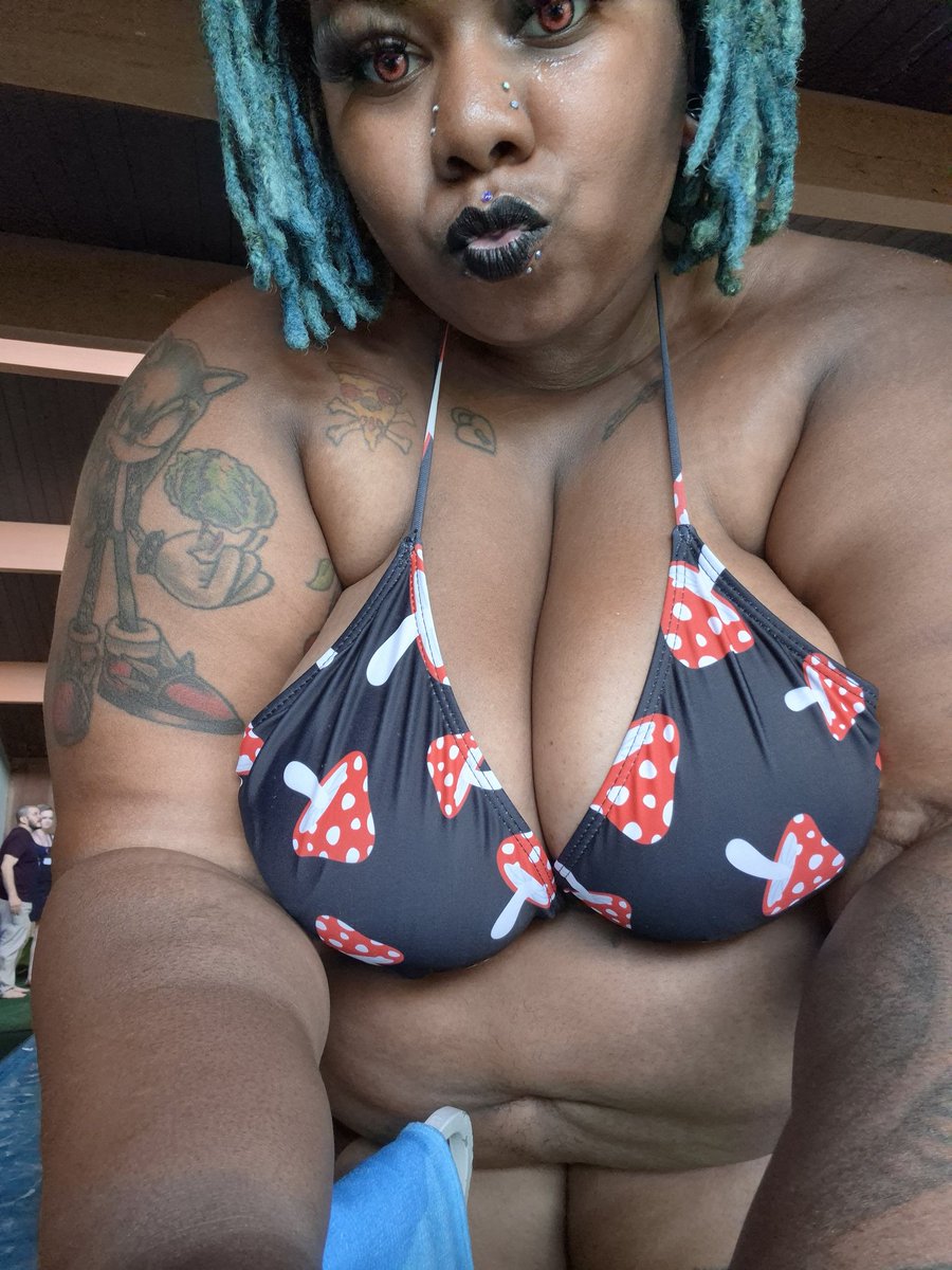 AmazonianFairy's tweet photo. Who's gonna go swimming with me? https://t.co/x5uEfCgnG9