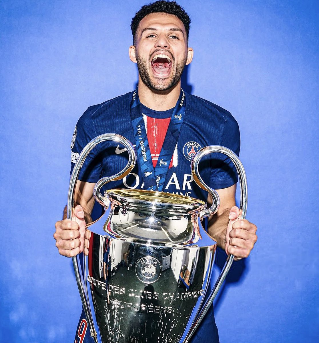 _BeFootball's tweet photo. 🚨🚨🚨 LE PSG NE VA PAS PERDRE D’ARGENT SUR GONÇALO RAMOS 🇵🇹 !!!!!! 😱

Acheté 80 M€, il va être revendu 75 + bonus.

L’affaire de dingue. 💰 

(@JacobsBen) https://t.co/VQqKXnfvv4