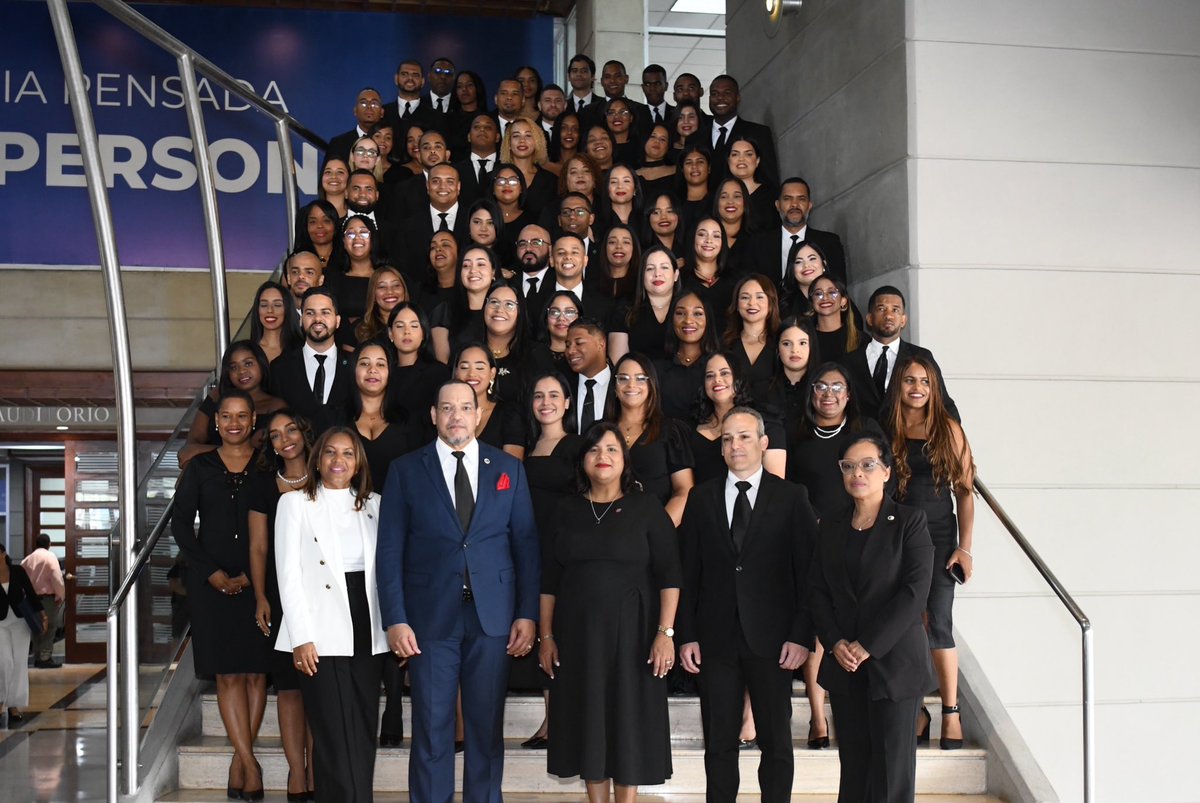 enjweb's tweet photo. La Escuela Nacional de la Judicatura entregó a la Oficina Nacional de la Defensa Pública 70 nuevos profesionales que se integran a la Carrera de Defensor Público para fortalecer el acceso a la justicia y la protección de los derechos fundamentales. https://t.co/1ZqNFHKjUW