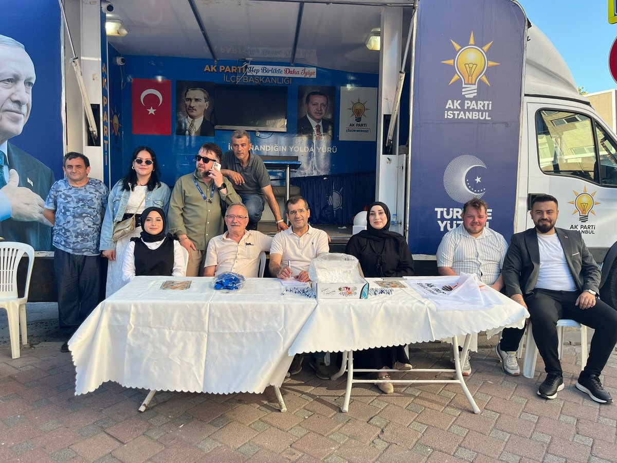 akbayrampasa's tweet photo. Terazidere Mahallemizde kurduğumuz AK Nokta standımızda hemşehrilerimizle bir araya geldik. Teşkilatlanma Başkanımız @GaripUlas23 ve teşkilat mensuplarımızla birlikte yürüttüğümüz çalışmalarla, vatandaşlarımızın talep ve önerilerini yerinde dinledik.

Her zaman olduğu gibi, saha çalışmalarımızda komşularımızla gönül gönüle olmaya ve Bayrampaşa’mızın geleceği için ortak akılla hareket etmeye devam ediyoruz.
#HerMahallesiyleBayrampaşa
@akkadinbpasa 
@akgncbayrampasa 
@abdullahozdemir 
@akpartiistanbul 
@Akparti