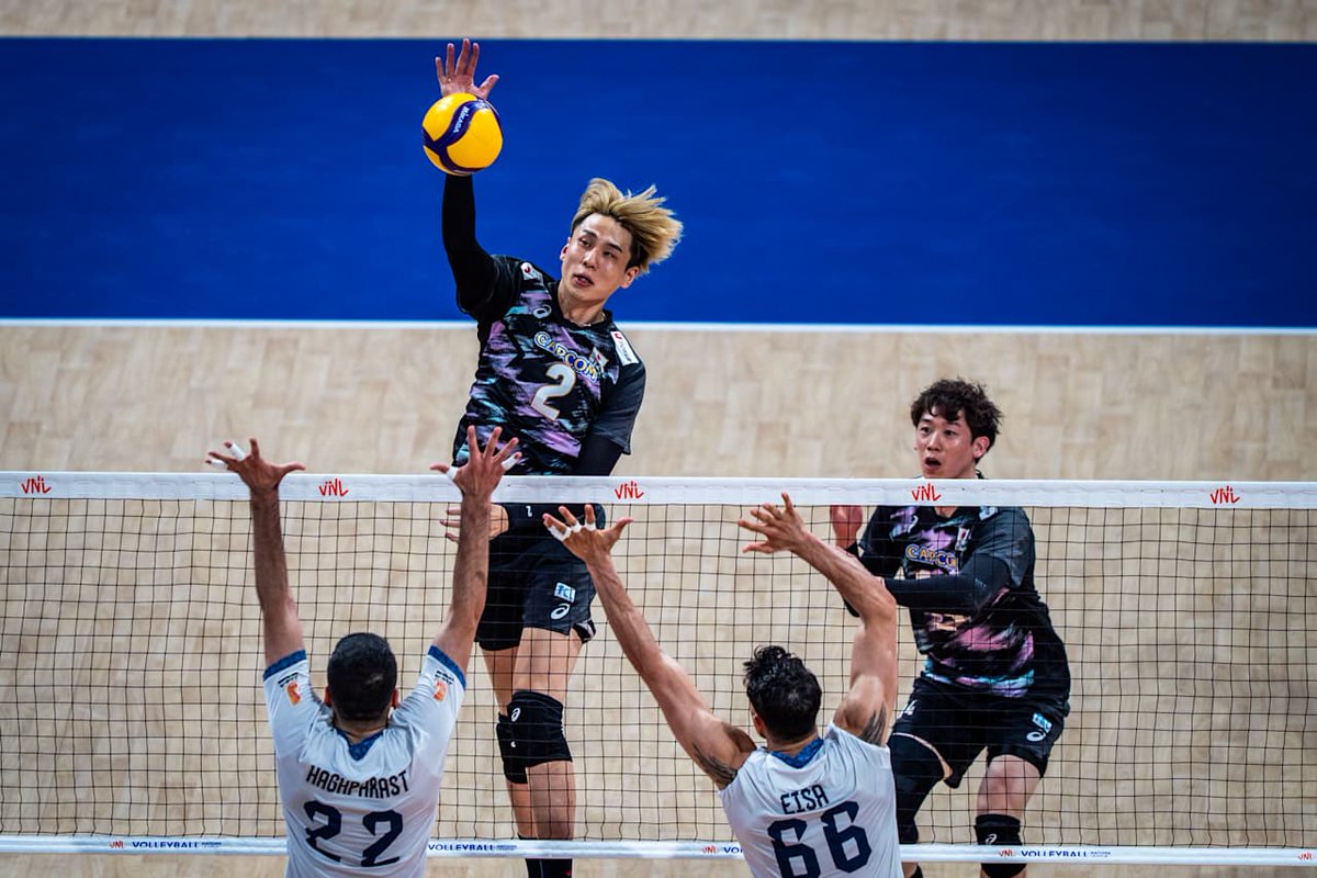 vking_jp's tweet photo. ＼フルセットの激闘！／

バレーボール男子日本代表がイランに勝利し、VNL開幕6連勝✨

🇯🇵日本代表 3-2 イラン代表🇮🇷

第1セット 25-19
第2セット 25-19
第3セット 20-25
第4セット 23-25
第5セット 15-12

https://t.co/cjU9vLuPtO

📸Volleyball World https://t.co/JEHWUZ5keH