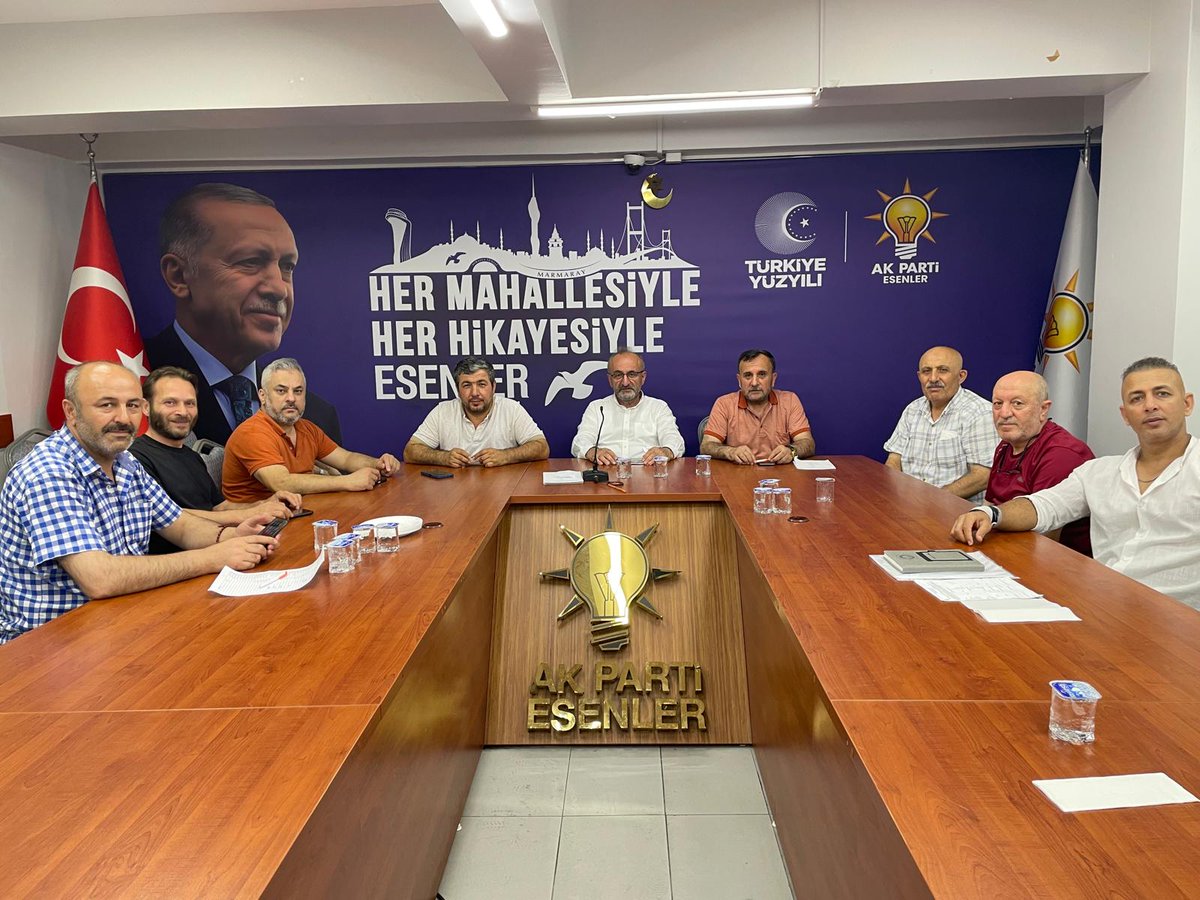 Ahmet0972's tweet photo. Fatih mahalle başkanı @ademkk165576  meclis üyemiz @RGulyuz  ilce sorumlumuz  @NazifeOz58 @RTErdogan @EmrullahErkus @abdullahozdemir @akpartiistanbul @akparti_esenler @oktayilmaz18 @tevfikgoksu    @vedatdestek    #HerMahallesileEsenler https://t.co/XKnKgyyycE