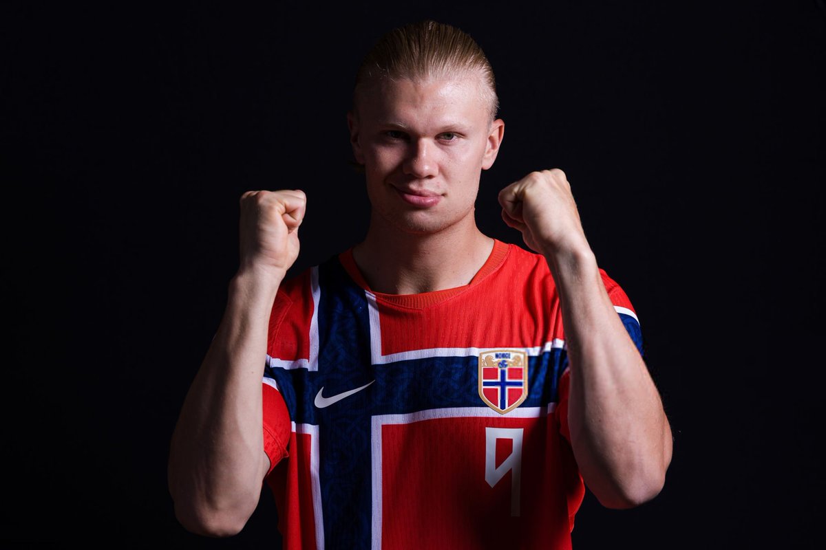 TouchlineX's tweet photo. 🚨🇳🇴 𝗕𝗥𝗘𝗔𝗞𝗜𝗡𝗚: Norway rested 10 out of 11 of their STARTERS in the game vs. France.

The only starter from their last game vs. Senegal that will play from the beginning today it's Fredrik Aursnes... They even rested their starting GOALKEEPER. ❌ https://t.co/ocFDtopA9a