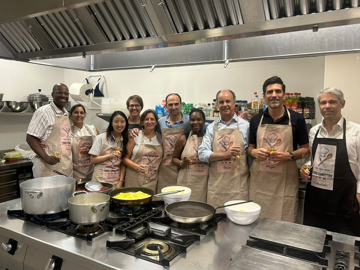 AcademicSurgery's tweet photo. 🇪🇸 AAS goes to Madrid!

Our officers recently joined colleagues at the V Hispano-Luso Sarcoma Meeting to deliver the AAS International Career Development Course, sharing lessons on research, leadership, and mentorship with trainees and faculty from around the world. Interactive, engaging, and inspiring—exactly what AAS is all about!

"Building the next generation of academic surgeons—one conversation, one collaboration, and one country at a time."

#AcademicSurgery #GlobalSurgery #AAS #Leadership #Mentorship #SurgicalEducation

@FabianJohnston @CrisyRoland @DrCNClarke @LeslyDossett @drvikasdudeja @heatherlyu @DChu80
