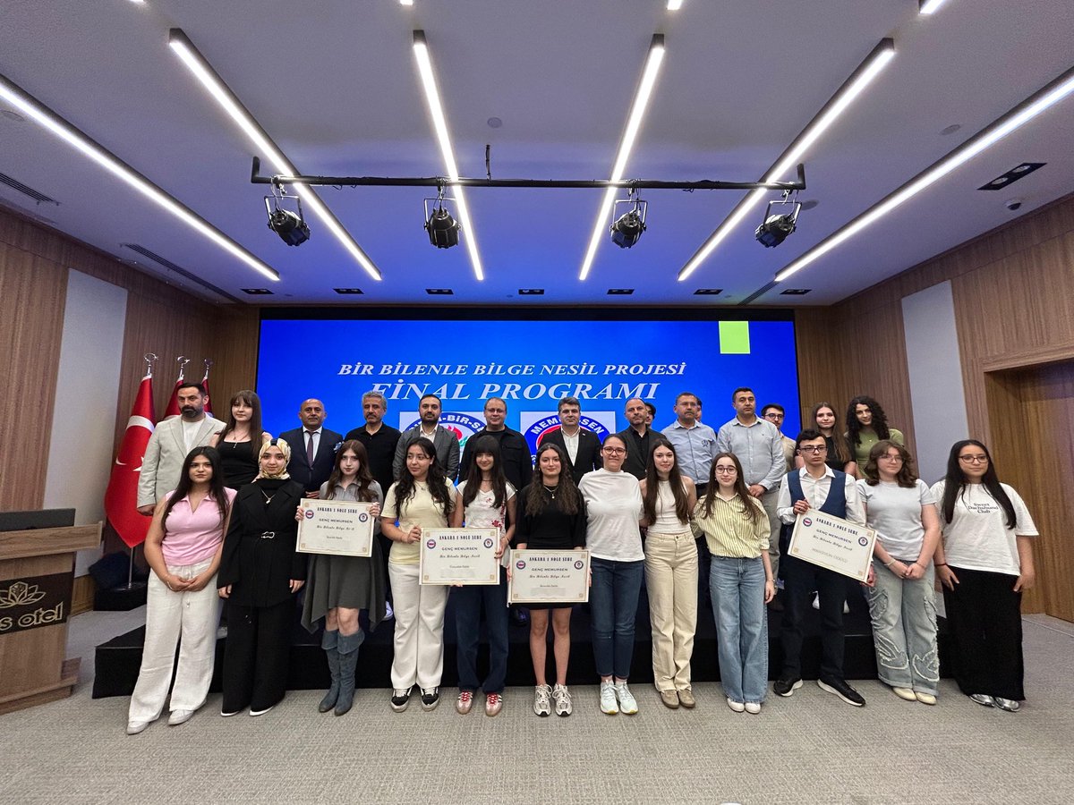EBSAnkara1's tweet photo. 📚Bir Bilenle Bilge Nesil Projemizin
Final Programını gerçekleştirdik.

Projemize katılım sağlayıp kompozisyon kaleme alan her bir kardeşimizi tebrik ediyorum.

Katılımcılara danışmanlık yapan öğretmenlerimize, final programımızda emeği geçenlere teşekkür ediyoruz.
@NevzatOylek https://t.co/D57MjDRhvR