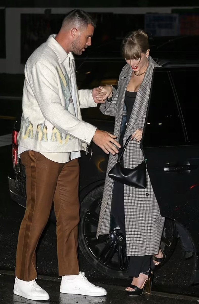JackTomo7139's tweet photo. Taylor and Travis’s first time going out together and the moment i knew they were gonna be endgame https://t.co/uQBeXFMiSb