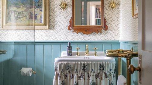 DanielleMMazza's tweet photo. Small bathrooms can make a big impact! Here are four times that designers upgraded a small space with bold style. https://t.co/ssD8KkrIET https://t.co/qVwEs60sT6