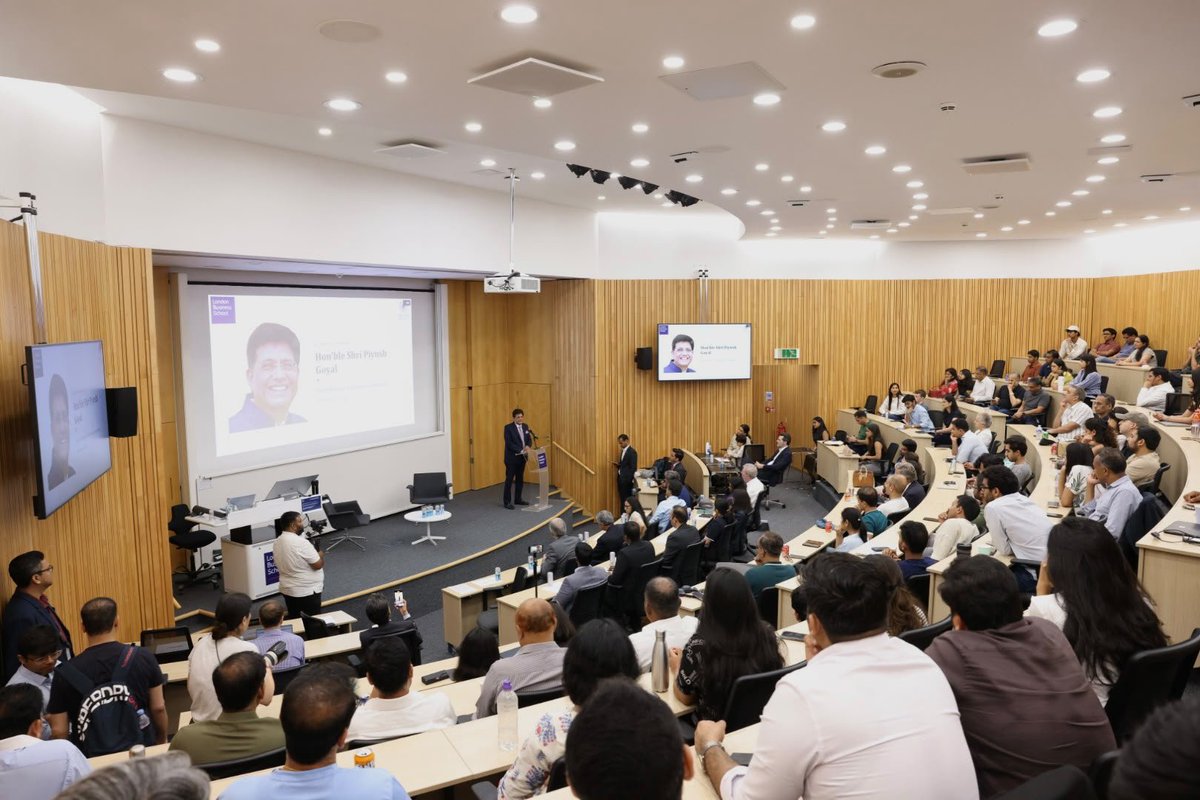 PiyushGoyal's tweet photo. Addressed faculty, students, alumni & business leaders, and also engaged in a fireside chat at London Business School.

Spoke about the role of education in strengthening India-UK relations, and how students, professionals & entrepreneurs play a vital role in fostering deeper collaboration, innovation & people-to-people ties.

Also, highlighted how the India-UK CETA will unlock new opportunities for collaboration & enable stronger partnerships across diverse sectors for the shared growth of both economies.