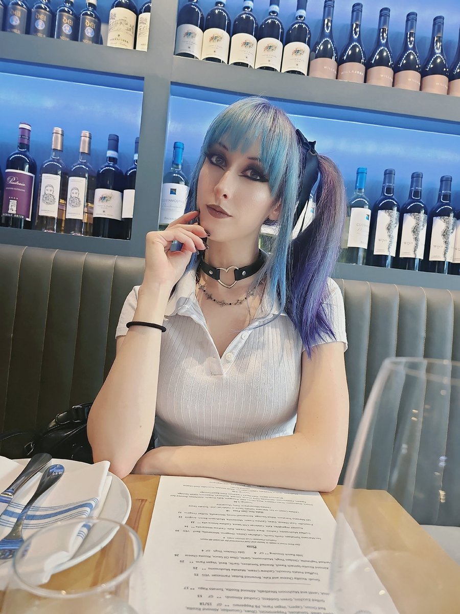 SiashiCat's tweet photo. pov: you take me to dinner but I only order desserts 🧁 https://t.co/AmyldArcN7