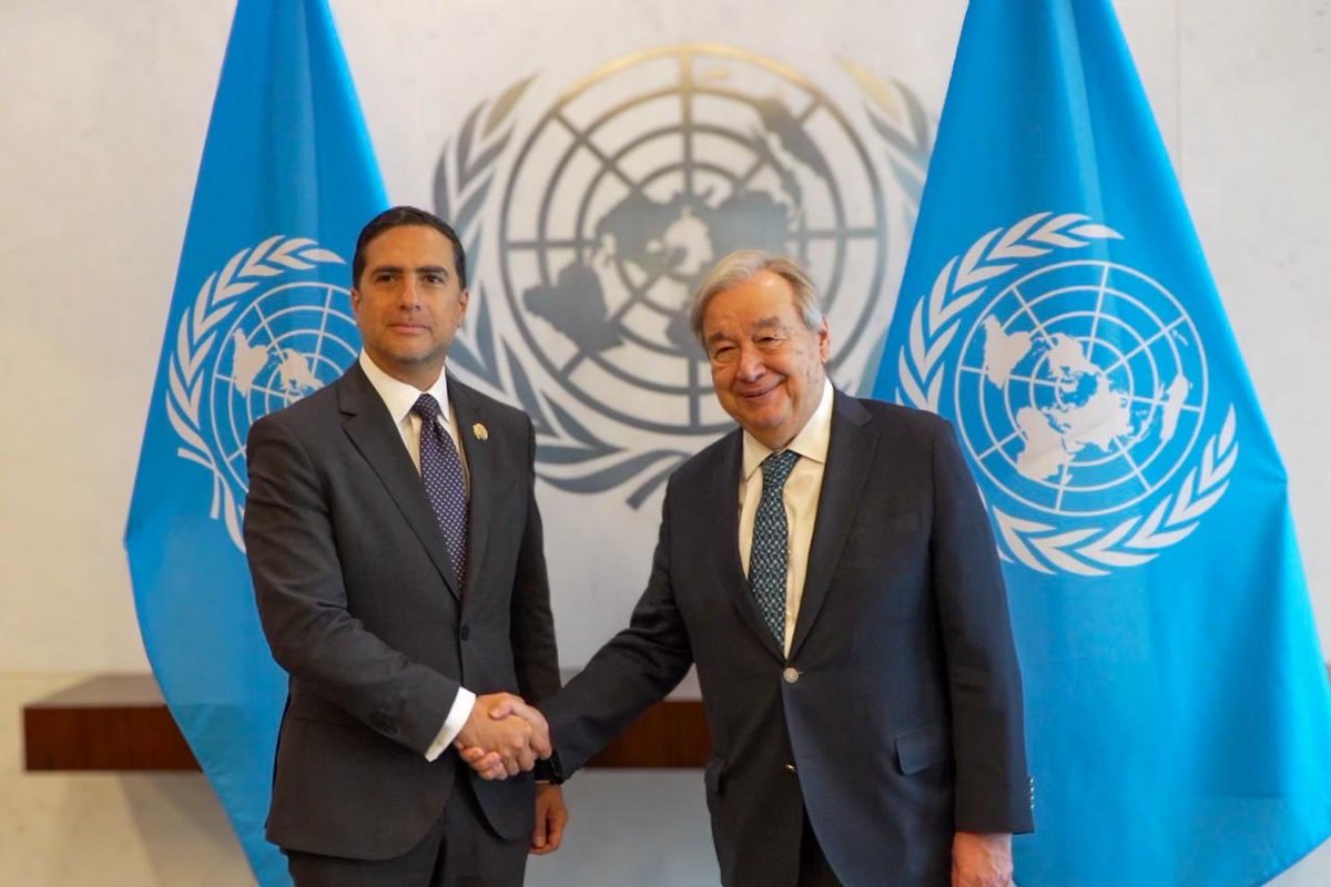 CancilleriaEc's tweet photo. Nueva York | EE.UU. 🇺🇸

El canciller @robertokuryec se reunió con António Guterres, Secretario General de la ONU, para dialogar sobre el fortalecimiento de la cooperación multilateral. https://t.co/dEGLWfm6ho