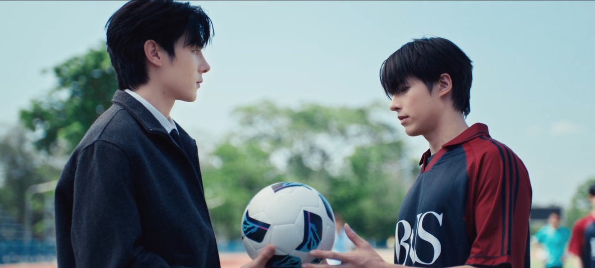 MoonlitCDrama's tweet photo. In the novel, little Jane’s courage and refusal to believe the rumors made big Jane interested in him. And little Jane? He was drawn to those seductive eyes, stunning looks, and irresistible presence. 🔥🫠

DBTE RULES
DBTE RULES EP1 
อย่าขอพี่เจนEP1 https://t.co/z5vvDZ32pw