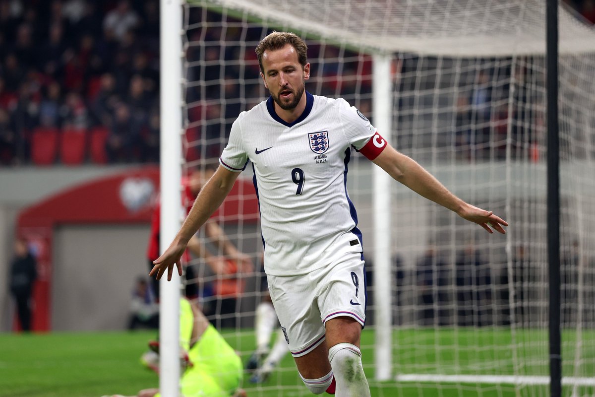 _footycomps's tweet photo. 🚨 Competition Time 🚨

If Harry Kane scores the first goal vs Panama, we'll giveaway a mystery shirt to one lucky winner courtesy of @Pitch_Maps !

To enter:
🤝 Follow @Pitch_Maps
🔁 Retweet this tweet

Good luck! 🤞

#england #worldcup #competition https://t.co/bJpPtecLFD