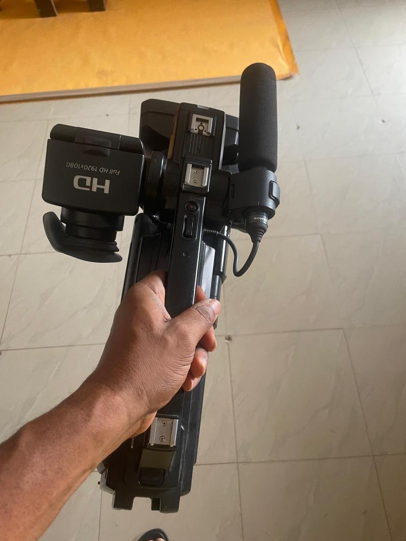 ClementteUmoh's tweet photo. For sale
#deltarunespoilers 
#camera 
#StreamForGemini 
@Sony 
@CanonUSA https://t.co/RcMa6aV3MP