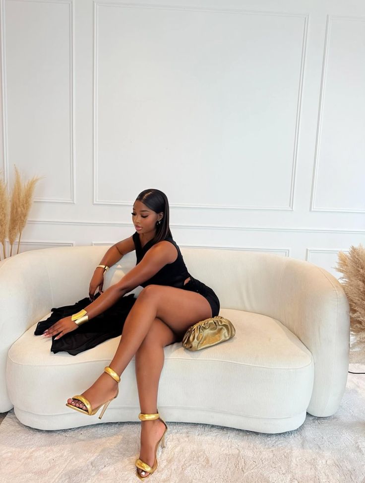 Afrokira116's tweet photo. Which are you choosing for your first date 🌹??? https://t.co/2kHKugu7F4