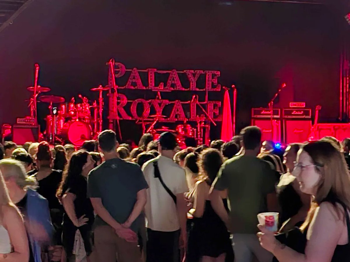 Sammy0962's tweet photo. Such a crazy week...

Got my master's degree dimploma, went to payale royale concert which was utterly insane AND got a well paying entry level job which ill start in august (pretend koyomi is the acceptance letter from the job)

I have now finally unlimited free time (for VNs) https://t.co/RAh84MPoZQ