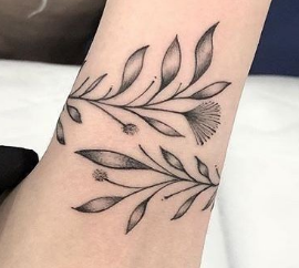 Chicomacarico's tweet photo. Fuja de mulheres que tenham essas tatuagens! https://t.co/B4hyokw90D