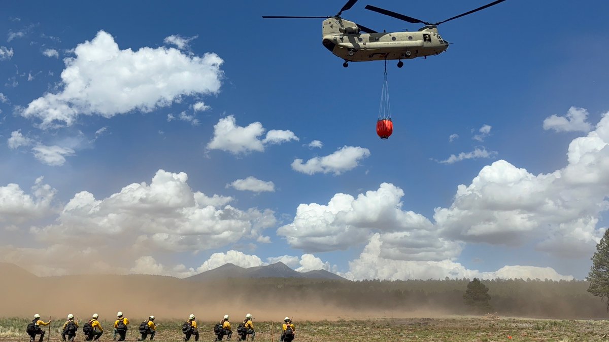OKGuard's tweet photo. Wildfire response takes teamwork from the ground to the sky.
#OKGuard wildland firefighting hand crews and CH-47 Chinook and UH-60 Black Hawk aviators are training at Camp Navajo, Ariz to strengthen wildfire response and readiness. https://t.co/yAKVOUfim3