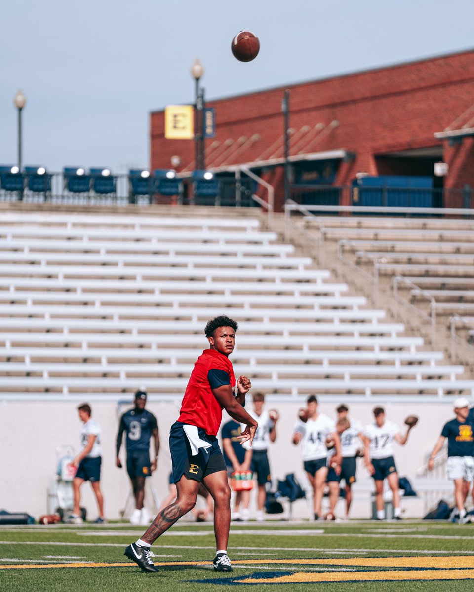 ETSUFootball's tweet photo. stacking days

#GoBucs | #BUCkleUp https://t.co/IoFaOzqF01