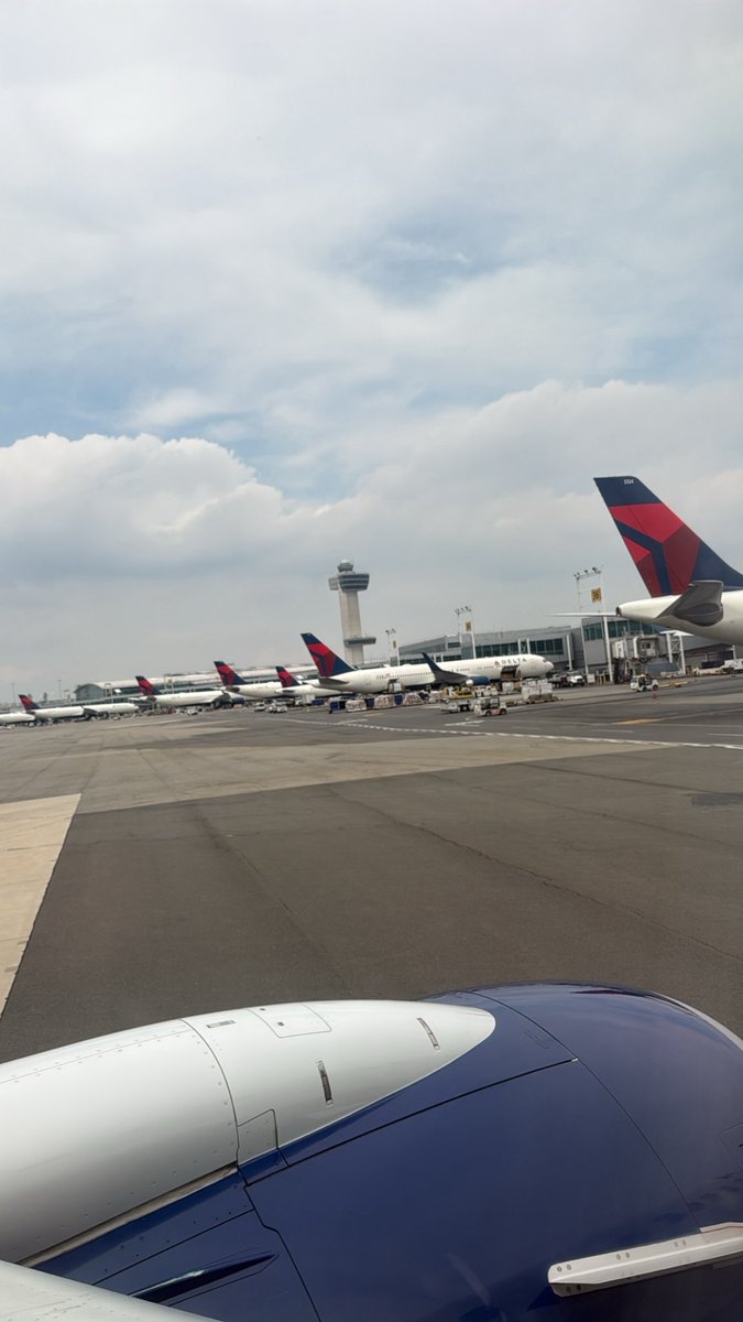 N839mh's tweet photo. @delta great job, fly 3 hrs to JFK, land, tax to gate then waiting 12 mins to get employees to marshal us in!  SURPRISE we’re here!

And btw buffering sux on @Delta please switch to @starlink and give up the DeltaSync control https://t.co/mnhrKa0co2
