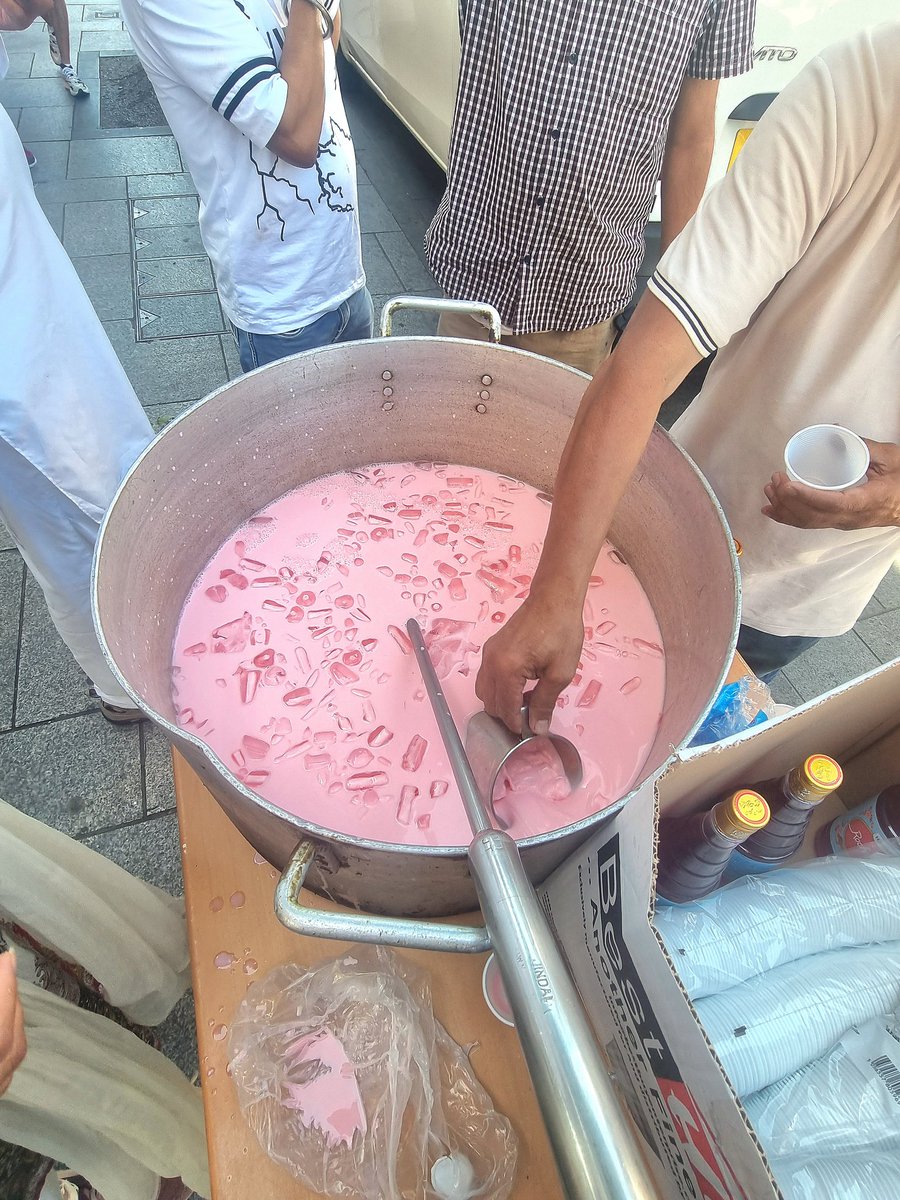 Bushra1Shaikh's tweet photo. Out in Southall, West London today, locals were handing out ice-cold Rooh Afza (the iconic pink milk drink) free to anyone needing a drink in the sweltering heat.

Small acts of kindness like this say a lot about a community. https://t.co/9R0Mcxbb4c